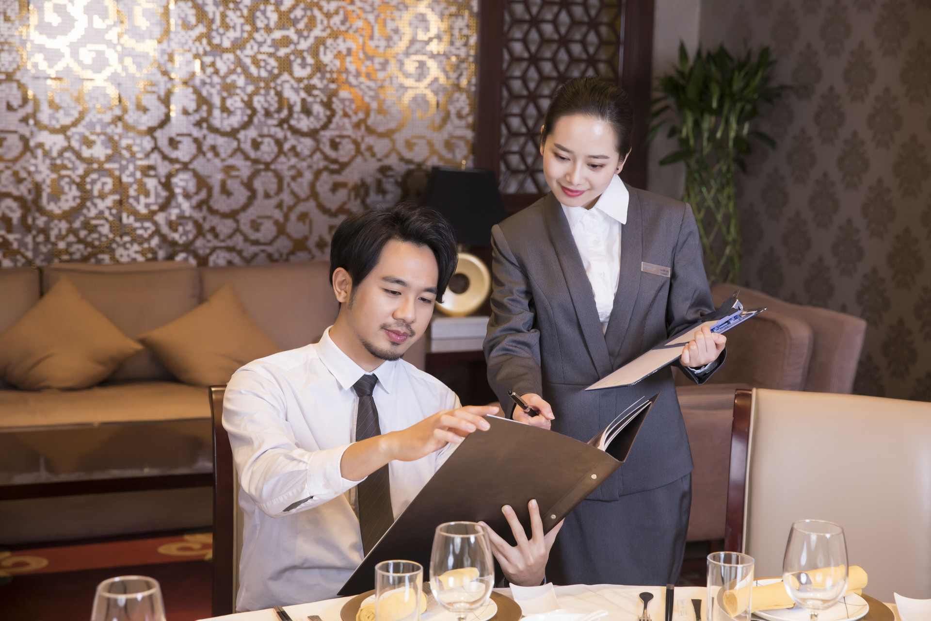 商務(wù)宴請(qǐng)點(diǎn)菜指南 賓主盡歡的藝術(shù)